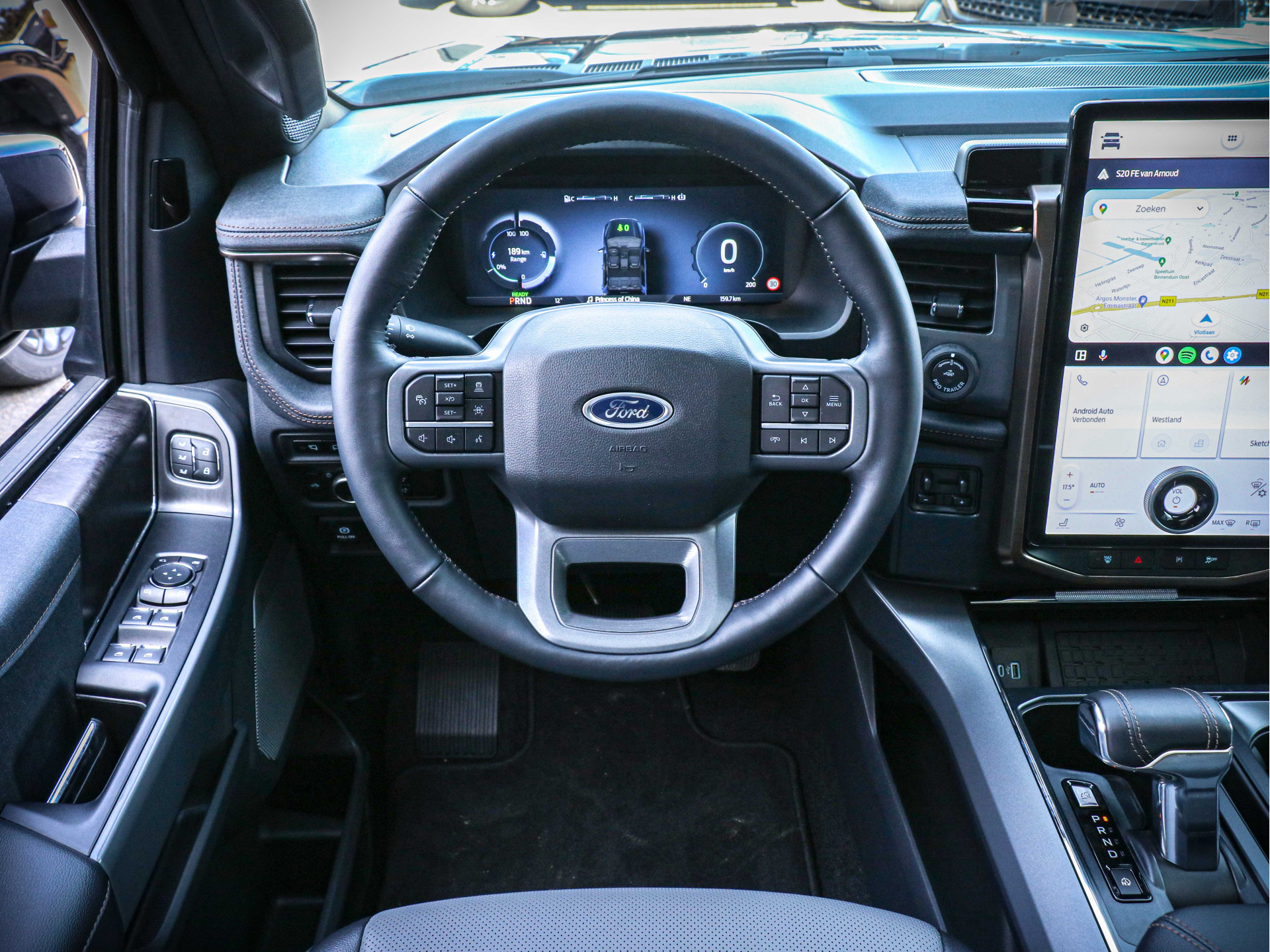 33496580-6.jpg