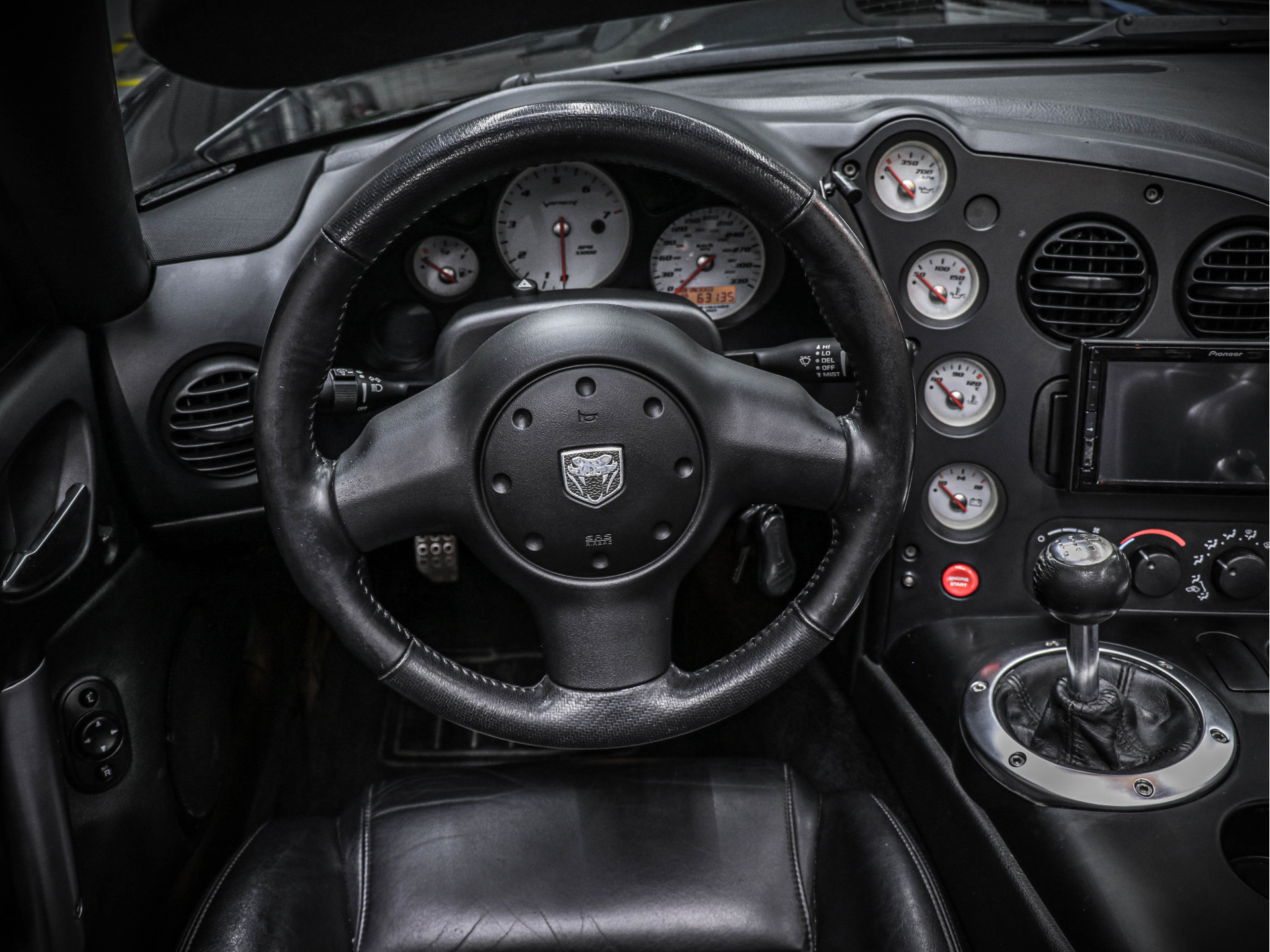 43588840-7.jpg